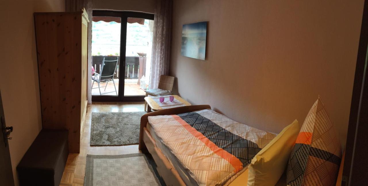 Ferienwohnung Unter Dem Schild Oberfell Buitenkant foto